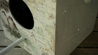 Decoupage sobre madera: Casita de pájaros