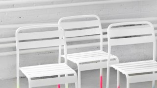 DIY: Cadires amb potes neó
